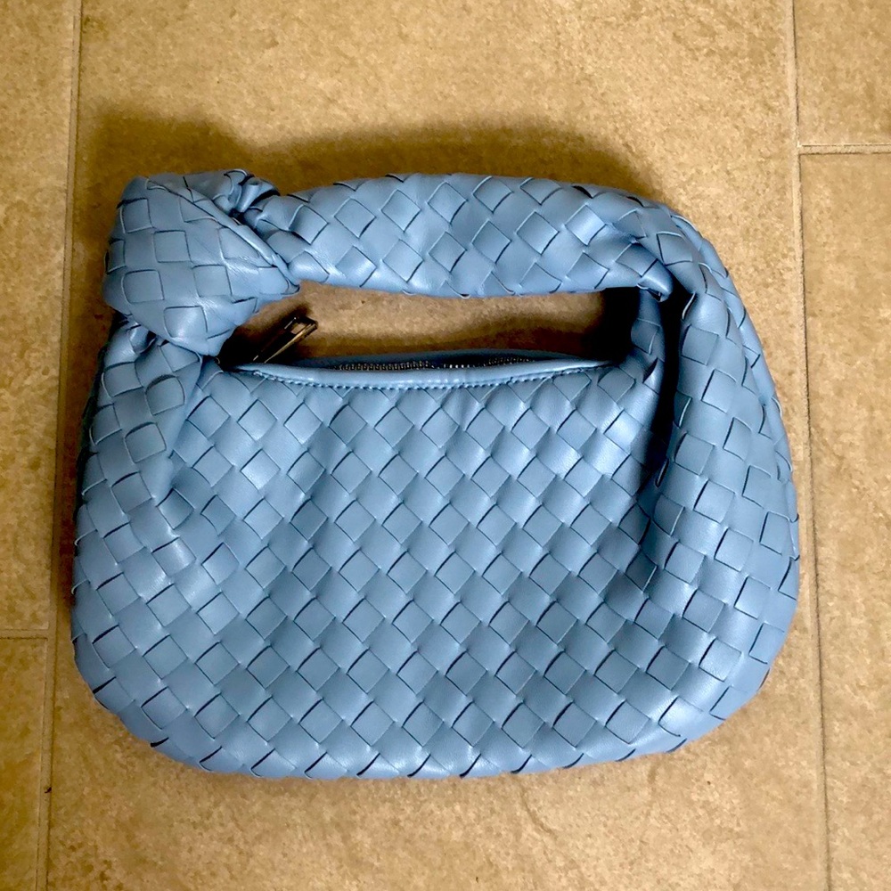 Knotted, woven handbag. NEW